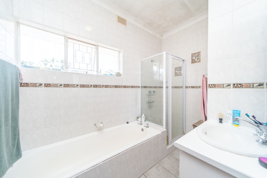 To Let 3 Bedroom Property for Rent in Beacon Bay Eastern Cape